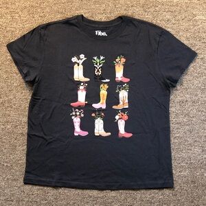 Doe floral cowboy boots tee, sz L